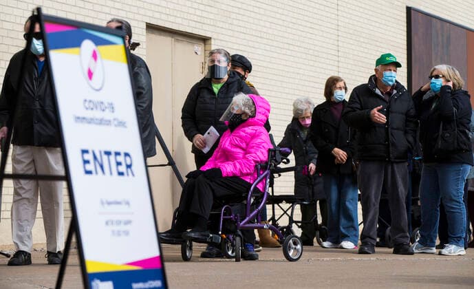 (210317) -- TORONTO, March 17, 2021 -- Eligible seniors line up to enter a COVID-19 immunization clinic in Toronto, Canada, on March 17, 2021. Starting Wednesday, the City of Toronto opened three City-operated COVID-19 vaccination clinics to vaccinate eligible residents born in 1941 or earlier who have confirmed appointments. (Photo by Xinhua) CANADA-TORONTO-COVID-19-IMMUNIZATION CLINICS FOR SENIORS-OPENING ZouxZheng 