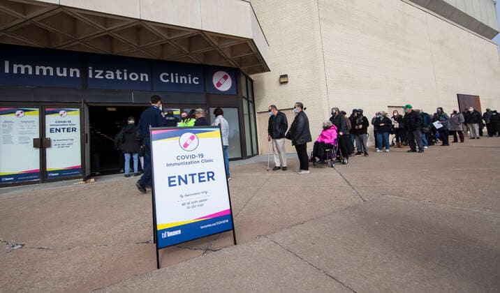 (210317) -- TORONTO, March 17, 2021 -- Eligible seniors line up to enter a COVID-19 immunization clinic in Toronto, Canada, on March 17, 2021. Starting Wednesday, the City of Toronto opened three City-operated COVID-19 vaccination clinics to vaccinate eligible residents born in 1941 or earlier who have confirmed appointments. (Photo by Xinhua) CANADA-TORONTO-COVID-19-IMMUNIZATION CLINICS FOR SENIORS-OPENING ZouxZheng 