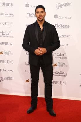 Andreas Bourani auf dem Roten Teppich bei der Verleihung der Goldene Henne 2014 in der Leipziger Messe in Leipzig. *** Andreas Bourani on the red carpet at the Goldene Henne 2014 award ceremony at the Leipziger Messe in Leipzig Copyright: xEventpressxHerrmannx