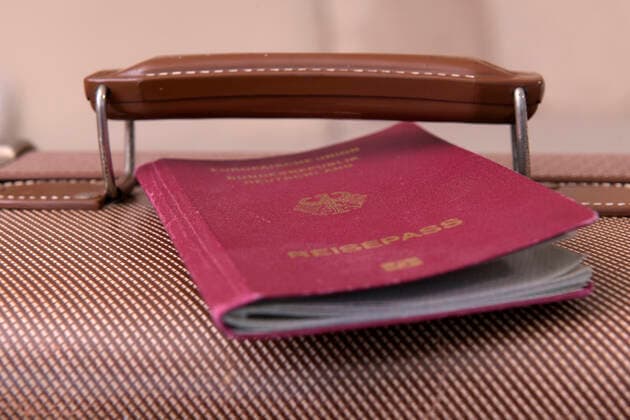 17 03 2021, Symbolic image, German passport laid out ready on a travel case 17 03 2021, Passport 17 03 2021, Passport