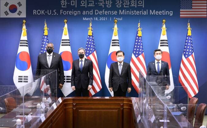 Bilder des Jahres 2021, News 03 März News Themen der Woche KW11 News Bilder des Tages (210318) -- SEOUL, March 18, 2021 () -- South Korean Defense Minister Suh Wook, South Korean Foreign Minister Chung Eui-yong, U.S. Secretary of State Antony Blinken and U.S. Secretary of Defense Lloyd Austin (from R to L) pose for a photo at a so-called two plus two talks about the Korean Peninsula and regional issues in Seoul, South Korea, March 18, 2021. (South Korean Foreign Ministry Handout via ) SOUTH KOREA-SEOUL-U.S.-FOREIGN AND DEFENSE-MINISTERIAL MEETING Xinhua 