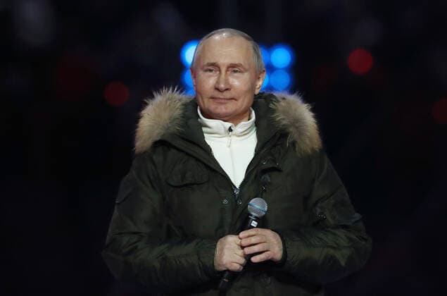 Moskau, Wladimir Putin bei Konzert zum 7. Jahrestag der Krim-Annexion MOSCOW, RUSSIA - MARCH 18, 2021: Russia s President Vladimir Putin speaks at a concert marking the 7th anniversary of the reunification of the Republic of Crimea and the city of Sevastopol with Russia, at Luzhniki Stadium. Stanislav Krasilnikov TASS  TS0F9CA6