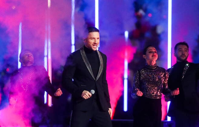 Moskau, Wladimir Putin bei Konzert zum 7. Jahrestag der Krim-Annexion MOSCOW, RUSSIA - MARCH 18, 2021: Singer Sergei Lazarev performs at a concert marking the 7th anniversary of the reunification of the Republic of Crimea and the city of Sevastopol with Russia, at Luzhniki Stadium. Vyacheslav Prokofyev TASS  TS0F9CB2