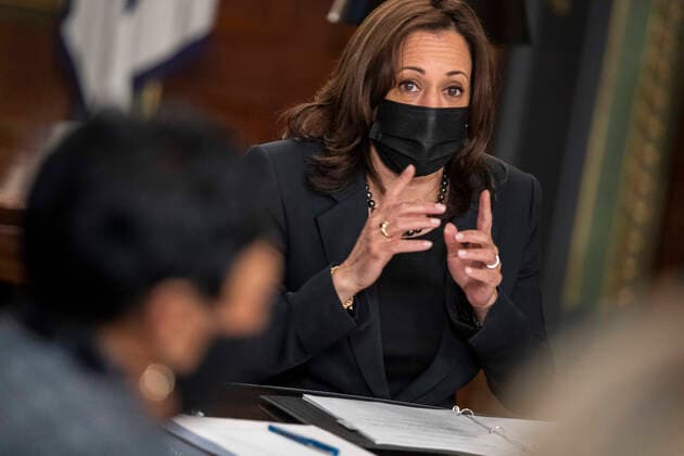 USA, Kamala Harris empängt Frauen anlässlich des Women s History Month in Washington March 18, 2021, Washington, District of Columbia, USA: US Vice President Kamala Harris meets with labor leaders in the Vice President s Ceremonial Office in the Eisenhower Executive Office Building in Washington, DC, USA, 18 March 2021. To mark Women™s History Month and passage of the American Rescue Plan Vice President Harris met with Randi Weingarten from the American Federation of Teachers, Liz Schuler from the American Federation of Labor and Congress of Industrial Organizations, Becky Pringle, from the National Education Association, Teresa Romero from United Farm Workers, Cindy Estrada from United Auto Workers, Mary Kay Henry from Service Employees International Union and Ai-jen Poo from National Domestic Workers Alliance Washingt - ZUMAs152 20210318_zaa_s152_003 Copyright: xShawnxThewx-xPoolxViaxCnpx