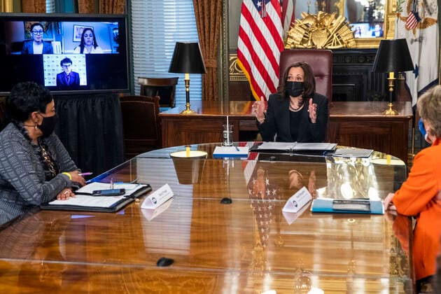 USA, Kamala Harris empängt Frauen anlässlich des Women s History Month in Washington March 18, 2021, Washington, District of Columbia, USA: US Vice President Kamala Harris meets with labor leaders in the Vice President s Ceremonial Office in the Eisenhower Executive Office Building in Washington, DC, USA, 18 March 2021. To mark Women™s History Month and passage of the American Rescue Plan Vice President Harris met with Randi Weingarten from the American Federation of Teachers, Liz Schuler from the American Federation of Labor and Congress of Industrial Organizations, Becky Pringle, from the National Education Association, Teresa Romero from United Farm Workers, Cindy Estrada from United Auto Workers, Mary Kay Henry from Service Employees International Union and Ai-jen Poo from National Domestic Workers Alliance Washingt - ZUMAs152 20210318_zaa_s152_007 Copyright: xShawnxThewx-xPoolxViaxCnpx