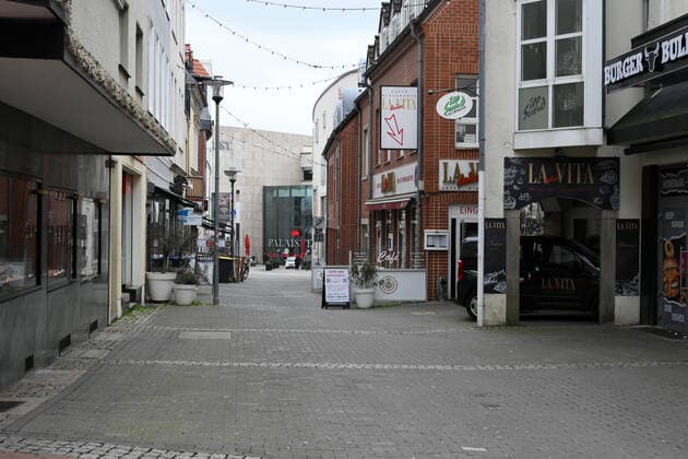 18 03 2021, Recklinghausen, pedestrian zone in the city center, in the back the shopping center Palais Vest Photo by Maik Hölter TEAM2 Recklinghausen North Rhine Westphalia Germany Team2