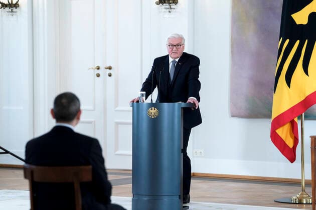Award of the Federal Cross of Merit to the Biontech Founders Current, 19 03 2021, German President Frank Walter Steinmeier during the speech for the award of the Grand Cross of Merit with Star of the Order of Merit of the Federal Republic of Germany to the Biontech Founders in Bellevue Palace in Berlin, in the foreground Ugur Sahin on the chair Berlin Berlin Germany
