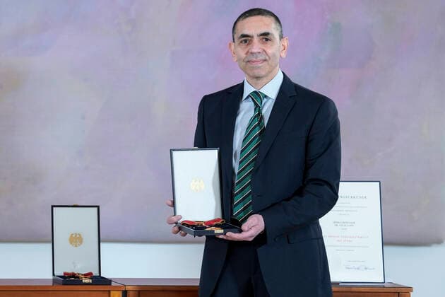 Award of the Federal Cross of Merit to the Biontech Founders Current, 19 03 2021, Ugur Sahin With founder of the company Biontech SE with the Great Cross of Merit with Star of the Order of Merit of the Federal Republic
