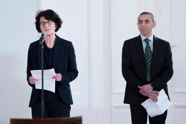 Award of the Order of Merit of the Federal Republic of Germany to the founders of Biontech Aktuell, 19 03 2021, Oezlem Tuereci during her speech at the award ceremony of the Grand Cross of Merit with Star of the