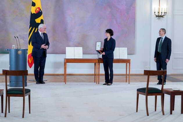 Award of the Order of Merit of the Federal Republic of Germany to Biontech founders Current, 19 03 2021, Oezlem Tuereci Co-founder of Biontech SE with the Grand Cross of Merit with Star of the
