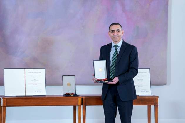 Award of the Federal Cross of Merit to the Biontech Founders Current, 19 03 2021, Ugur Sahin With founder of the company Biontech SE with the Great Cross of Merit with Star of the Order of Merit of the Federal Republic