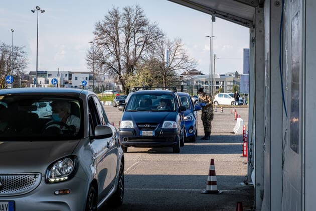 Milan - Astrazeneca vaccine against covid-19. Military vaccination hub at the Trenno park in via Novara. Drive-in vaccine Editorial Usage Only  Copyright: xMarcoxPassarox xIPAx