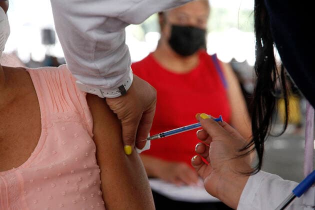 Nezahualcoyotl City Council Applies Sinovac Vaccine For Older Adults NEZAHUALCOYOTL, MEXICO - MARCH 19: A elderly receives an dose of the Sinovac Covid19 vaccine during a mass vaccination for dults over 60 years of age at the Nezahualcoyotl City Hall in the State of Mexico. on March 19, 2021 in Nezahualcoyotl, Mexico. Copyright: xLuisxBarronx EYEPIXGROUP_LB_19032021_5084
