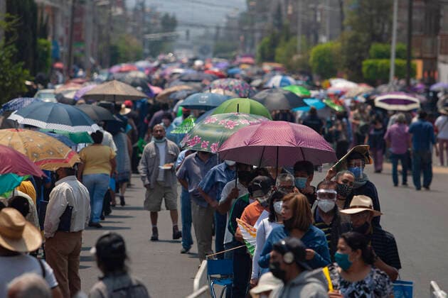 March 19, 2021, Nezahualcoyotl, Estado De Mexico, USA: Friday, March 19, 2021. Thousands of older adults arrived at 5:00 am in the municipality of Nezahualcoyotl in the State of Mexico to receive the free Chinese CanSino vaccine against Covid-19. ANTONIO NAVA PI Nezahualcoyotl USA - ZUMAp124 20210319_zaa_p124_018 Copyright: xAntonioxNavax