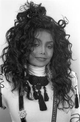 LaToya Jackson (Popsängerin) 07 89 dar LaToya Jackson im Juli 1989 am Rande der NDR-Talkshow , NDR USA Amerikanerin amerikanische Sängerin Frau Gesang Musik Pop Popmusik Model? Fotomodell us american female singer hoch Portrait neutral lächelnd posierend exklusiv Blitzanlage sw La Toya *** LaToya Jackson pop singer 07 89 dar LaToya Jackson in July 1989 on the sidelines of the NDR talk show , NDR USA american american singer woman singing music pop pop music model photo model us american female singer high portrait neutral smiling posing exclusive flash bw La Toya