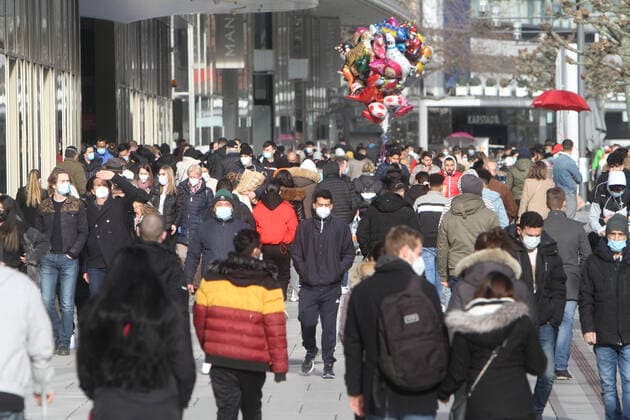 After the easing of protective measures and the reopening of shops, the Zeil shopping street and pedestrian zone in downtown Frankfurt looks much as it did before the Corona crisis, with large crowds of people often not keeping the required minimum distance from each other, Hesse, Germany