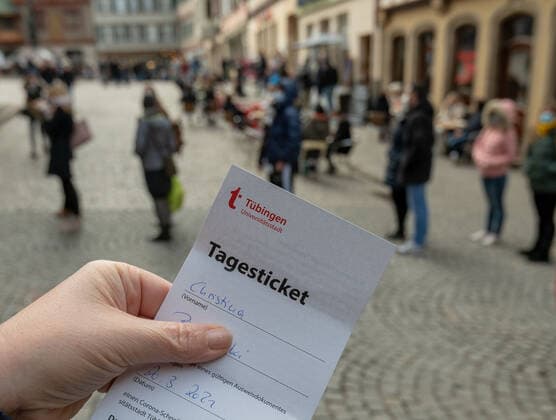 Day ticket Tübingen In the old town of Tübingen may be used again with a so-called day ticket shopping and gastronomy With a day ticket, which requires a negative Corona rapid test, one is entitled to visit the old town of Tübingen The city of Tübingen has become the nationwide test city Tübingen Old Town Baden Württemberg Germany Copyright: xLeifxPiechowskix