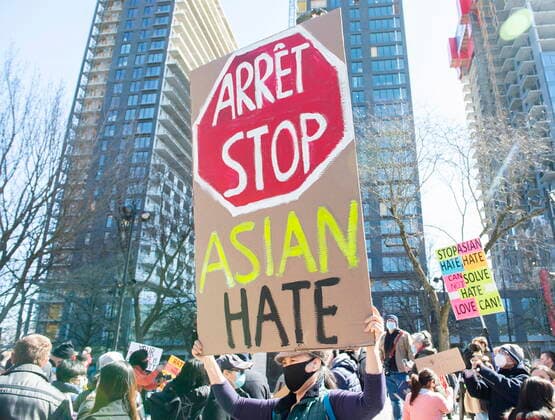 News Bilder des Tages Kanada, Nach Attentat in Atlanta Proteste gegen Rassismus gegen Asiaten in Montreal March 21, 2021, Montreal, PQ, Canada: People hold up signs against racism against Asians and in memory of the people murdered in Atlanta during a demonstration in Montreal, Sunday, March, 21, 2021. Montreal Canada  - ZUMAc35_ 20210321_zaf_c35_026 Copyright: xGrahamxHughesx