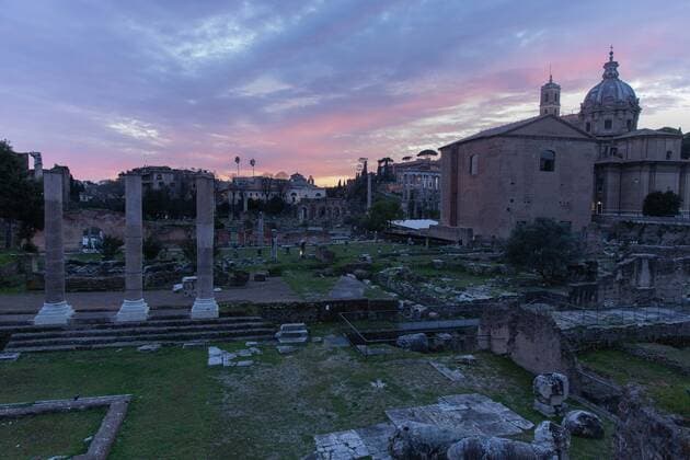 Coronavirus in Italien, Lockdown in Rom March 21, 2021, Rome, Italy, Colombia: The Foro Romano as seen at sunset.Rome is living the end of the first week of another lockdown related to Covid19. Tight measures should stay in place at least till Easter. Rome Colombia - ZUMAm174 20210321_zip_m174_001 Copyright: xFrancescoxMoltenix
