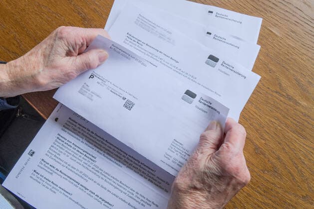 Seniorin, Rentenbescheid *** senior citizen, pension notice