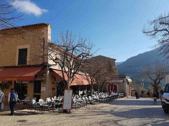 Theme photo travel, Corona, Mallorca, 22 03 2021 street cafes with guests Valldemossa, theme photo travel, Corona, Mallorca Copyright: xAugstx xEibner-Pressefotox EP_jat