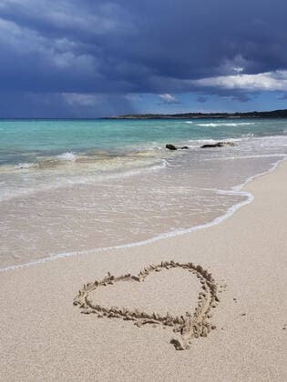 Theme photo travel, Corona, Mallorca, 22 03 2021 A heart in the sandy beach, theme photo travel, Corona, Mallorca Copyright: xAugstx xEibner-Pressefotox EP_jat