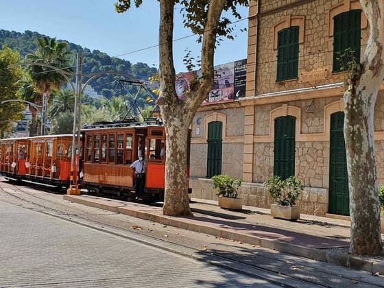 Theme photo travel, Corona, Majorca, 22 03 2021 Only a few holidaymakers are currently using the historic railway in Soller on Majorca, Theme photo travel, Corona, Majorca Copyright: xAugstx xEibner-Pressefotox EP_jat