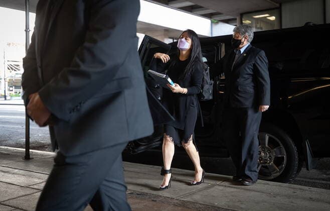 March 22, 2021, Vancouver, BC, Canada: Meng Wanzhou, chief financial officer of Huawei, carries a binder of documents as she arrives at B.C. Supreme Court, in Vancouver, on Monday, March 22, 2021. Vancouver Canada  - ZUMAc35_ 20210322_zaf_c35_016 Copyright: xDarrylxDyckx
