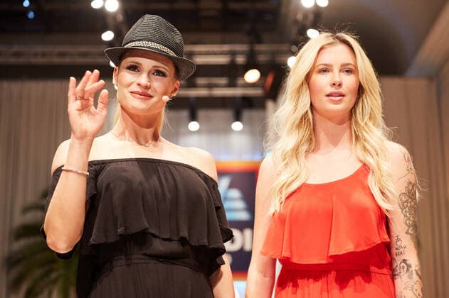 Michelle Hunziker und Ireland Basinger Baldwin auf dem Catwalk bei der exklusiven Fashion Show der neuen Damen Beachwear Kollektion 2019 von ALDI Süd im Haus der Kunst in München. *** Michelle Hunziker and Ireland Basinger Baldwin on the catwalk at the exclusive fashion show of the new womens beachwear collection 2019 by ALDI Süd at Haus der Kunst in Munich, Germany Copyright: xEventpressxGolejewskix