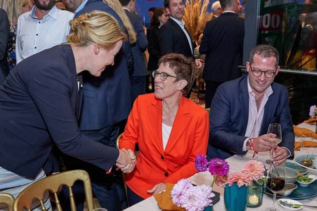 Franziska Giffey und Annegret Kramp-Karrenbauer und Julian Reichelt beim 4 Sommerfest BILD100 im Käfer Dachgartenrestaurant im Deutschen Bundestag mit dem Thema - Freiheit. *** Franziska Giffey and Annegret Kramp Karrenbauer and Julian Reichelt at the 4 summer party BILD100 in the Käfer roof garden restaurant in the German Bundestag with the topic freedom Copyright: xEventpressxRadkex