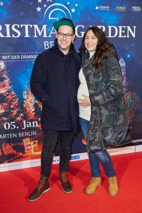 Ben Bluemel mit Frau Caroline (schwanger) - VIP Opening des Christmas Garden Berlin im Botanischen Garten in Berlin Dahlem am 15.11.2019. *** Ben Bluemel with wife Caroline pregnant VIP Opening of the Christmas Garden Berlin at the Botanical Garden in Berlin Dahlem on 15 11 2019. Copyright: xEventpressxZmeckx