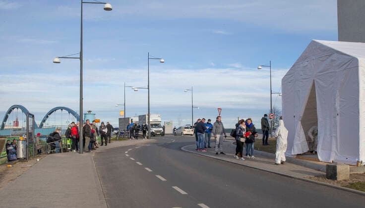 Frankfurt Oder , 22 03 2021 Border crossing Stadtbruecke test station Entry from Poland to Germany only with a valid negative corona certificate The picture shows mainly border commuters waiting to have a corona test performed.