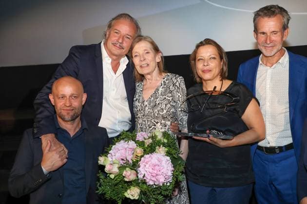 Jürgen Vogel Vorstand der Götz George Stiftung Marika George, Tanja George Preisträgerin Margit Carstensen Leander Haußmann Vergabe des GÖTZ GEORGE PREIS 2019 in der Astor Film Lounge in Berlin *** Jürgen Vogel Chairman of the Götz George Foundation Marika George, Tanja George Award winner Margit Carstensen Leander Haußmann Presentation of the GÖTZ GEORGE AWARD 2019 at the Astor Film Lounge in Berlin Copyright: xEventpressxFuhrx