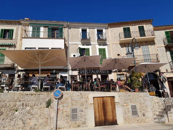 Theme photo travel, Corona, Majorca, 23 03 2021 Restaurant in the Majorcan harbour town Soller, Theme photo travel, Corona, Majorca Copyright: xAugstx xEibner-Pressefotox EP_jat