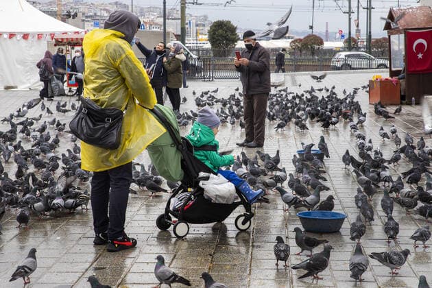 People wearing face masks walk on a street in Istanbul, Turkey, on March 23, 2021. Turkey has confirmed 30,061 deaths and 3,013,122 positive cases of the coronavirus infection in the country. ( Copyright: MinexTozx-xDepoxPhotos 17077810