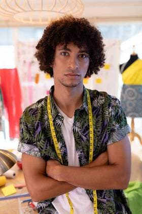 IMAGO Creative: Kreative Renaissance -- der junge Entrepreneur Male fashion designer sitting with arms crossed in design studio Portrait of handsome young mixed race male fashion designer sitting with arms crossed in design studio. This is a casual creative start-up business office for a diverse team, model released, , property released, Cape Town, South Africa, 17.03.2019, 1266728.jpg, gen z, generation z, fashion designer, designer, dressmakers, tailor, measuring tape, professional, creative, design, expertise, fashion industry, textile, business, local, start up business, start up, entrepreneur, small business, beginning, local business, artisan, maker, individuality, craft, skill, retail, table, mannequin, casual clothing, curly hair, sitting, looking, smiling, content, arms crossed, hands folded,