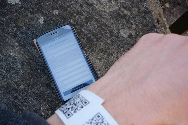 Tuebingen Tuebingen converts day ticket to digital system, Tuebingen, 24 03 2021 Those who are tested at one of the nine stations in the city area will now receive a wristband with a QR code The QR code can already be prepared on the smartphone before the test to minimize waiting times Tuebingen, 24 03 2021 Copyright: xEibner-Pressefoto ThomasxDingesx EP_TDS
