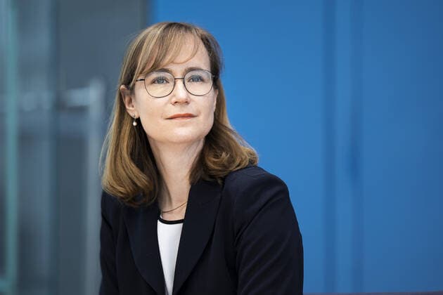 Eva von Angern, Vorsitzende der Fraktion DIE LINKE im Landtag Sachsen-Anhalt, aufgenommen im Rahmen der Bundespressekonferenz zum Thema Fuer Zukunftsinvestitionen: Wiedererhebung der Vermoegensteuer und eine gerechte Lastenverteilung der Krisenkosten in Berlin, 24.03.2021. Berlin Deutschland *** Eva von Angern, chairwoman of the parliamentary group DIE LINKE in the state parliament of Saxony-Anhalt, recorded at the federal press conference on the topic of Fuer Zukunftsinvestitionen (investment in the future), reintroduction of the wealth tax and a fair distribution of the burden of the costs of the crisis in Berlin, 24 03 2021 Berlin Germany Copyright: xFlorianxGaertner photothek.dex