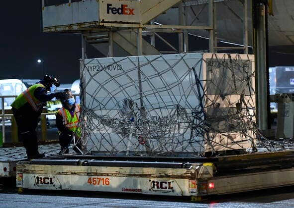 March 24, 2021, Toronto, on, Canada: FedEx workers offload a plane carrying 255,600 doses of the Moderna COVID-19 vaccine which came from Europe during the COVID-19 pandemic at Pearson International Airport in Toronto on Wednesday, March 24, 2021. Toronto Canada  - ZUMAc35_ 20210324_zaf_c35_009 Copyright: xNathanxDenettex