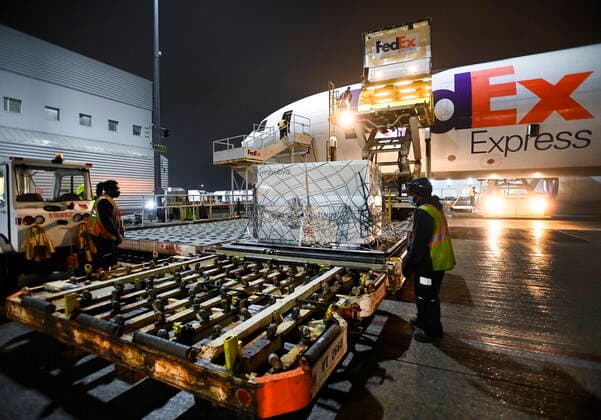 March 24, 2021, Toronto, on, Canada: FedEx workers offload a plane carrying 255,600 doses of the Moderna COVID-19 vaccine which came from Europe during the COVID-19 pandemic at Pearson International Airport in Toronto on Wednesday, March 24, 2021. Toronto Canada  - ZUMAc35_ 20210324_zaf_c35_017 Copyright: xNathanxDenettex