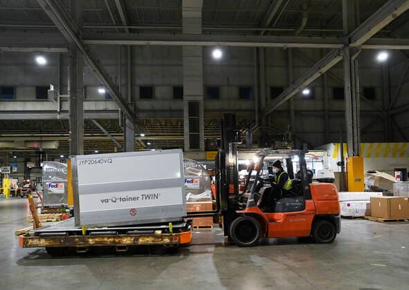 March 24, 2021, Toronto, on, Canada: A FedEx worker offloads a crate where 255,600 doses of the Moderna COVID-19 vaccine came from Europe during the COVID-19 pandemic at Pearson International Airport in Toronto on Wednesday, March 24, 2021. Toronto Canada  - ZUMAc35_ 20210324_zaf_c35_020 Copyright: xNathanxDenettex