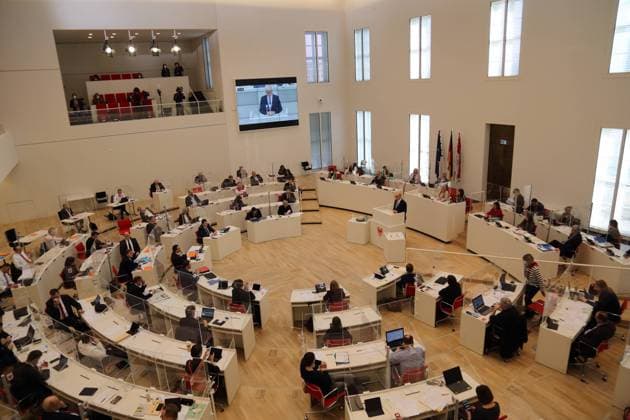 Ministerpräsident Dietmar Woidke (SPD) spricht während einer Sitzung des Brandenburger Landtags zu den Ergebnissen der Bund-Länder-Beratung zur Eindämmung der Coronavirus-Pandemie, Potsdam, 24. März 2021. Sitzung des Brandenburger Landtags *** Minister President Dietmar Woidke SPD speaks during a session of the Brandenburg state parliament on the results of the federal states consultation on the containment of the coronavirus pandemic, Potsdam, 24 March 2021 session of the Brandenburg state parliament
