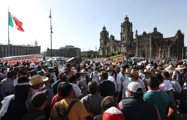 A group of teachers from different states of the Mexican Republic, protest today in the capital s zocalo in Mexico City, Mexico 24 March 2021. Dissident teachers from the state of Chiapas, who are part of the National Coordinator of Education Workers (CNTE), arrived in Mexico City on Wednesday to initiate a dialogue with President Andres Manuel Lopez Obrador. Dissident teachers arrive in Mexico City for dialogue with Lopez Obrador !ACHTUNG: NUR REDAKTIONELLE NUTZUNG!  Copyright: xMarioxGuzmánx MEX8175 20210325-637522442058580857