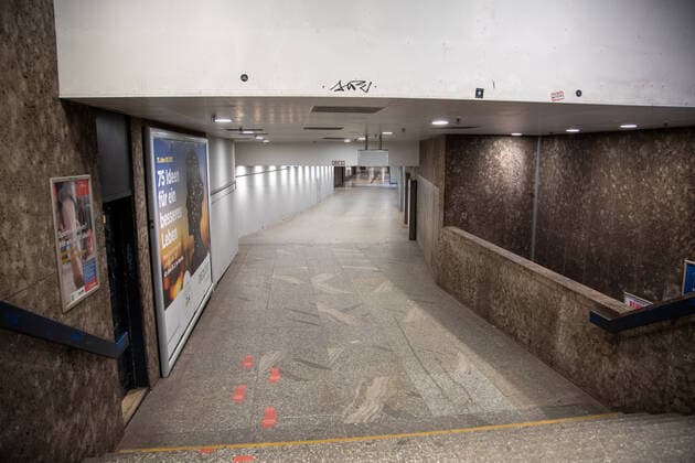 Coronavirus in Munich Scenes in the evening, The subway at Stachus is empty The Munich city center and pedestrian zone is almost empty at the night of March 24 2021 Munich Bavaria Germany