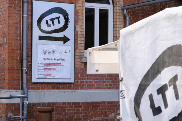 Tuebingen topics model project opening with security, Tuebingen, 25 03 2021 The LTT, Landestheater Tuebingen is open again admission with Tuebingen day ticket Tuebingen, 25 03 2021 Copyright: xEibner-Pressefoto ThomasxDingesx EP_TDS