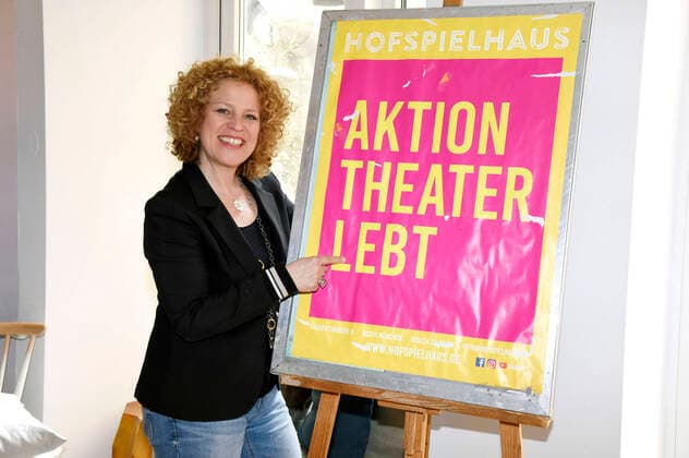 Bilder des Jahres 2021, Entertainment 03 März Entertainment Themen der Woche KW12 Entertainment Bilder des Tages Christiane Brammer bei der Hauptprobe Der Kontrabass im Hofspielhaus. München, 25.03.2021 *** Christiane Brammer at the dress rehearsal of Der Kontrabass at the Hofspielhaus Munich, 25 03 2021 Foto:xS.xAdamx xFuturexImage