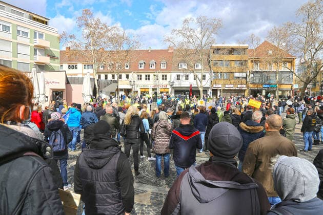 Frankenthal, Palatinate The owner of the Jägerstube in Frankenthal organized a demonstration against the Corona measures and demands the opening of the gastronomy without the obligation of rapid tests Copyright: xx