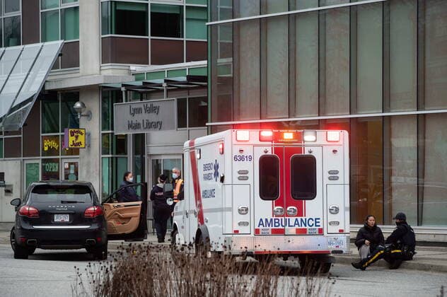 March 27, 2021, North Vancouver, BC, Canada: An RCMP officer speaks with a woman while sitting on the curb outside the Lynn Valley Library, in North Vancouver, B.C., Saturday, March 27, 2021. Police say multiple victims were stabbed inside and outside the library today. North Vancouver Canada  - ZUMAc35_ 20210327_zaf_c35_036 Copyright: xDarrylxDyckx