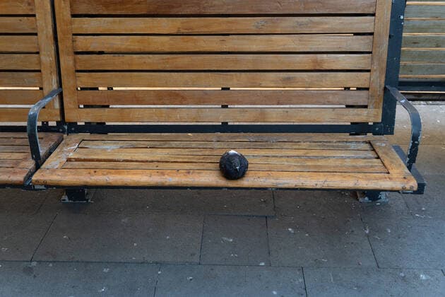 March 27, 2021, Santiago, Metropolitana, Chile: A pigeon rests on a bench that is usually occupied by pedestrians in the Plaza de Armas in Santiago, on the first day of total quarantine in the capital. Santiago Chile - ZUMAb332 20210327_zip_b332_014 Copyright: xMatiasxBasualdox