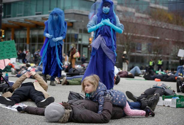 (210327) -- VANCOUVER, March 27, 2021 -- People take part in a climate change protest in Vancouver, British Columbia, Canada, on March 27, 2021. (Photo by Xinhua) CANADA-VANCOUVER-CLIMATE CHANGE-PROTEST LiangxSen 